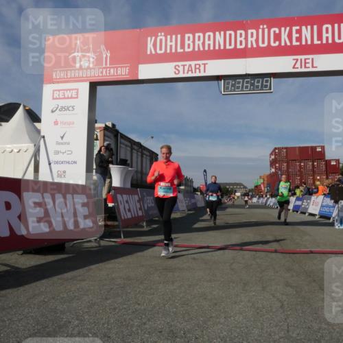 03.10.2025 - Köhlbrandbrückenlauf Matties Gatica Varas http://msf.ph/oto/9171414 03.10.2025 10:36:51 Ziel 2535, 2780, 3094, 3096, 3311 meine-sportfotos.de