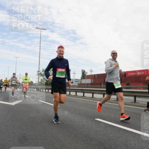 03.10.2025 - Köhlbrandbrückenlauf Matties Gatica Varas http://msf.ph/oto/9171417 03.10.2025 15:16:40 Position 3  meine-sportfotos.de