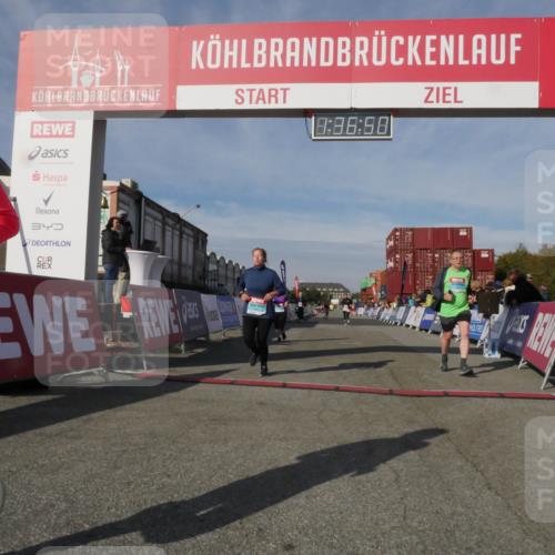 03.10.2025 - Köhlbrandbrückenlauf Matties Gatica Varas http://msf.ph/oto/9171420 03.10.2025 10:36:52 Ziel 2473, 2535, 2780, 3094, 3096, 3311 meine-sportfotos.de