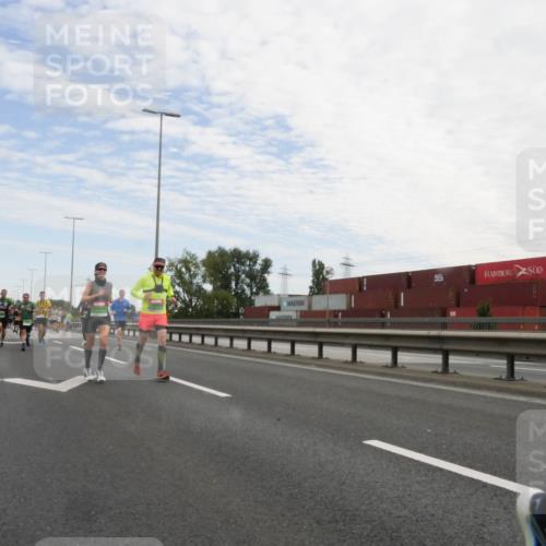 03.10.2025 - Köhlbrandbrückenlauf Matties Gatica Varas http://msf.ph/oto/9171421 03.10.2025 15:16:41 Position 3  meine-sportfotos.de