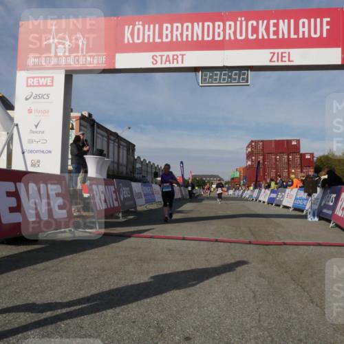 03.10.2025 - Köhlbrandbrückenlauf Matties Gatica Varas http://msf.ph/oto/9171427 03.10.2025 10:36:54 Ziel 2473, 2535, 3094, 3096 meine-sportfotos.de
