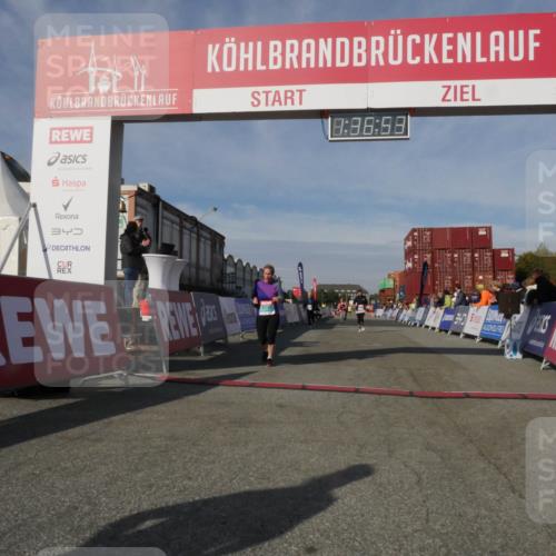 03.10.2025 - Köhlbrandbrückenlauf Matties Gatica Varas http://msf.ph/oto/9171429 03.10.2025 10:36:55 Ziel 2473, 2535, 3094, 3096 meine-sportfotos.de