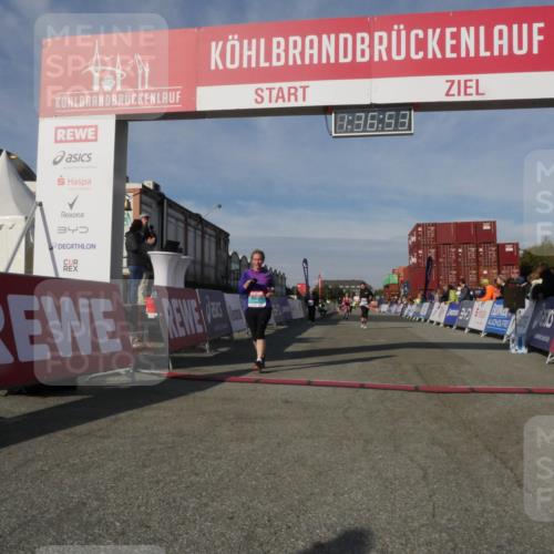 03.10.2025 - Köhlbrandbrückenlauf Matties Gatica Varas http://msf.ph/oto/9171431 03.10.2025 10:36:55 Ziel 2473, 2535, 3094, 3096 meine-sportfotos.de