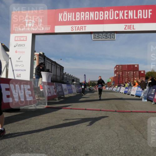 03.10.2025 - Köhlbrandbrückenlauf Matties Gatica Varas http://msf.ph/oto/9171440 03.10.2025 10:36:58 Ziel 2473, 2535, 3096 meine-sportfotos.de