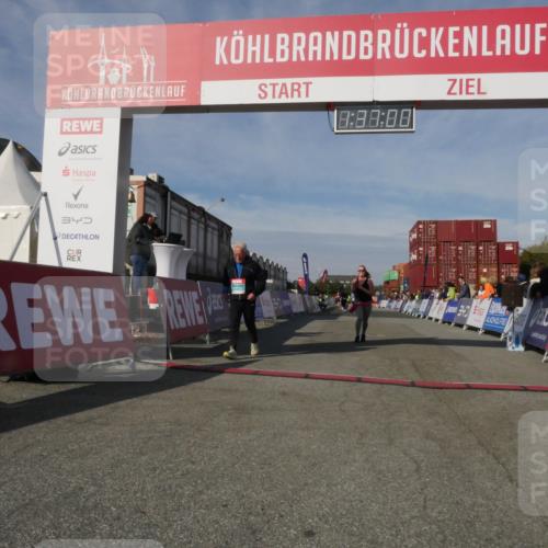 03.10.2025 - Köhlbrandbrückenlauf Matties Gatica Varas http://msf.ph/oto/9171458 03.10.2025 10:37:02 Ziel 2473, 3096, 3571 meine-sportfotos.de