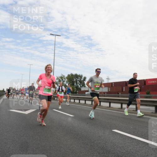 03.10.2025 - Köhlbrandbrückenlauf Matties Gatica Varas http://msf.ph/oto/9171459 03.10.2025 15:16:50 Position 3  meine-sportfotos.de