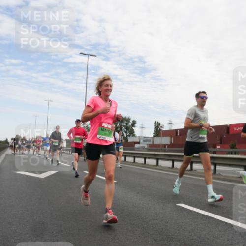 03.10.2025 - Köhlbrandbrückenlauf Matties Gatica Varas http://msf.ph/oto/9171462 03.10.2025 15:16:51 Position 3 8847 meine-sportfotos.de