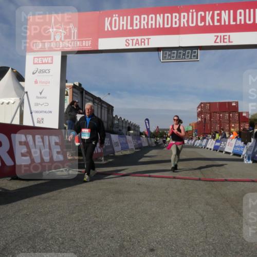 03.10.2025 - Köhlbrandbrückenlauf Matties Gatica Varas http://msf.ph/oto/9171463 03.10.2025 10:37:04 Ziel 2324, 2473, 2757, 2781, 3571 meine-sportfotos.de