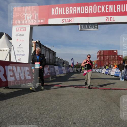03.10.2025 - Köhlbrandbrückenlauf Matties Gatica Varas http://msf.ph/oto/9171465 03.10.2025 10:37:04 Ziel 2324, 2473, 2757, 2781, 3571 meine-sportfotos.de