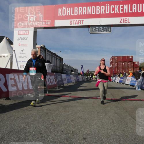 03.10.2025 - Köhlbrandbrückenlauf Matties Gatica Varas http://msf.ph/oto/9171467 03.10.2025 10:37:04 Ziel 2324, 2473, 2757, 2781, 3571 meine-sportfotos.de
