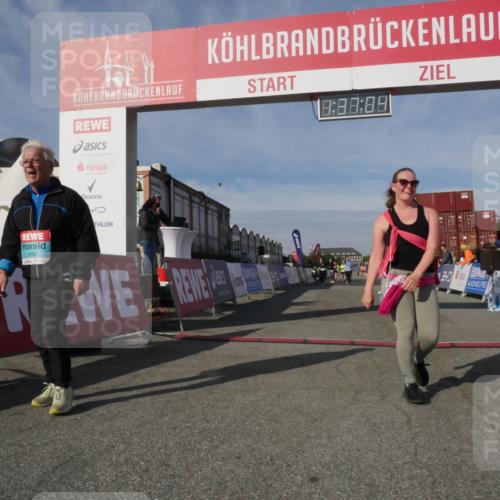 03.10.2025 - Köhlbrandbrückenlauf Matties Gatica Varas http://msf.ph/oto/9171471 03.10.2025 10:37:05 Ziel 2324, 2757, 2781, 3571 meine-sportfotos.de
