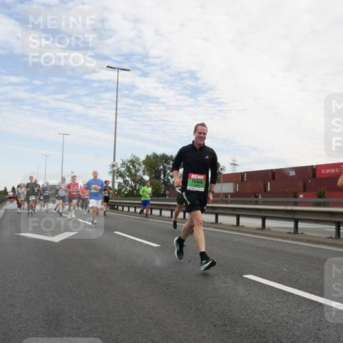 03.10.2025 - Köhlbrandbrückenlauf Matties Gatica Varas http://msf.ph/oto/9171472 03.10.2025 15:16:53 Position 3  meine-sportfotos.de
