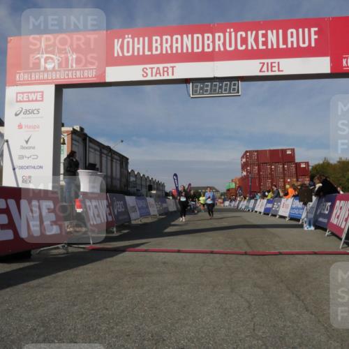 03.10.2025 - Köhlbrandbrückenlauf Matties Gatica Varas http://msf.ph/oto/9171473 03.10.2025 10:37:10 Ziel 2324, 2738, 2741, 2757, 2781, 3571 meine-sportfotos.de