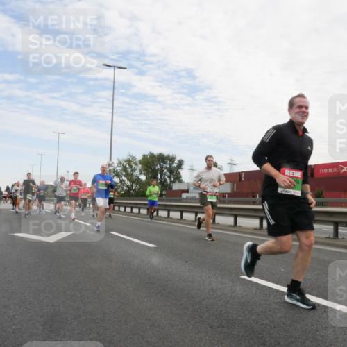03.10.2025 - Köhlbrandbrückenlauf Matties Gatica Varas http://msf.ph/oto/9171474 03.10.2025 15:16:54 Position 3  meine-sportfotos.de