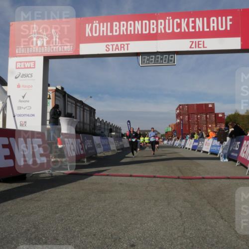 03.10.2025 - Köhlbrandbrückenlauf Matties Gatica Varas http://msf.ph/oto/9171477 03.10.2025 10:37:11 Ziel 2324, 2738, 2741, 2757, 2781, 3571 meine-sportfotos.de