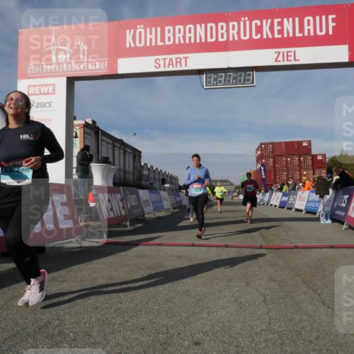03.10.2025 - Köhlbrandbrückenlauf Matties Gatica Varas http://msf.ph/oto/9171493 03.10.2025 10:37:14 Ziel 2324, 2738, 2741, 2757, 2781 meine-sportfotos.de
