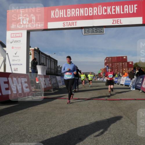 03.10.2025 - Köhlbrandbrückenlauf Matties Gatica Varas http://msf.ph/oto/9171497 03.10.2025 10:37:15 Ziel 2324, 2606, 2738, 2741, 2757, 2781 meine-sportfotos.de