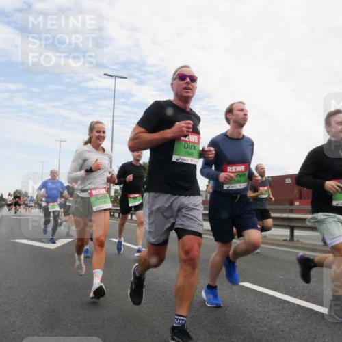 03.10.2025 - Köhlbrandbrückenlauf Matties Gatica Varas http://msf.ph/oto/9171498 03.10.2025 15:16:59 Position 3 7305, 7345 meine-sportfotos.de