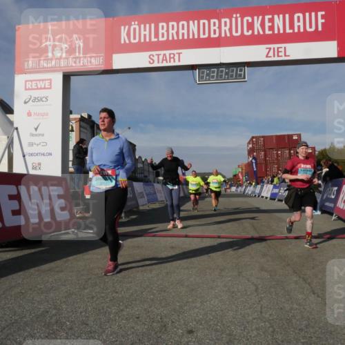 03.10.2025 - Köhlbrandbrückenlauf Matties Gatica Varas http://msf.ph/oto/9171501 03.10.2025 10:37:16 Ziel 2324, 2606, 2738, 2741, 2757 meine-sportfotos.de