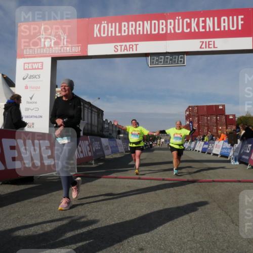 03.10.2025 - Köhlbrandbrückenlauf Matties Gatica Varas http://msf.ph/oto/9171509 03.10.2025 10:37:18 Ziel 2606, 2738, 2741 meine-sportfotos.de