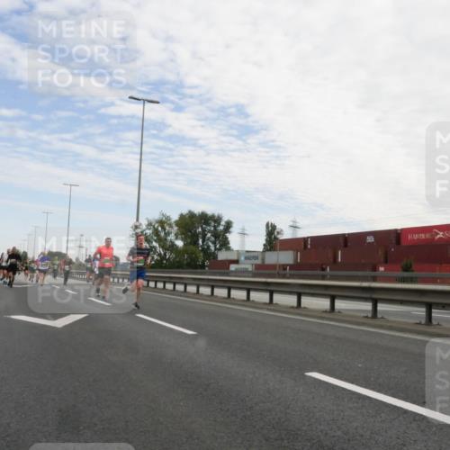 03.10.2025 - Köhlbrandbrückenlauf Matties Gatica Varas http://msf.ph/oto/9171510 03.10.2025 15:17:02 Position 3  meine-sportfotos.de