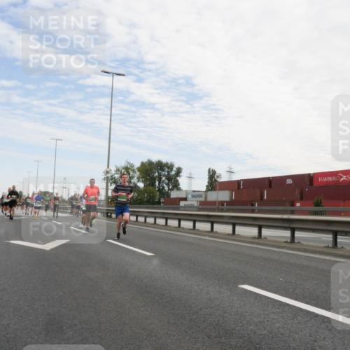 03.10.2025 - Köhlbrandbrückenlauf Matties Gatica Varas http://msf.ph/oto/9171512 03.10.2025 15:17:03 Position 3  meine-sportfotos.de