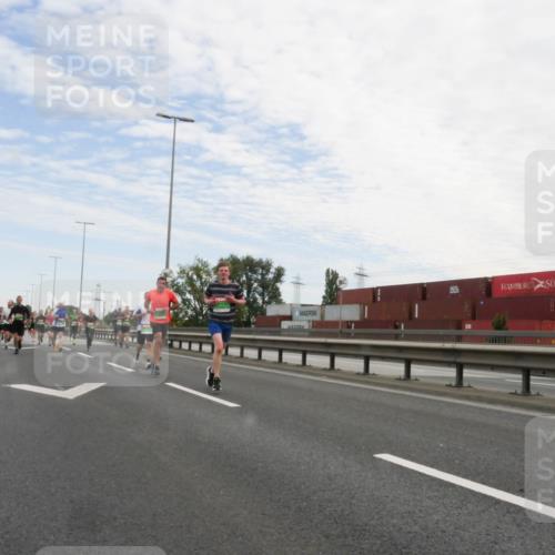 03.10.2025 - Köhlbrandbrückenlauf Matties Gatica Varas http://msf.ph/oto/9171514 03.10.2025 15:17:03 Position 3  meine-sportfotos.de