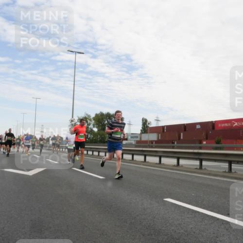 03.10.2025 - Köhlbrandbrückenlauf Matties Gatica Varas http://msf.ph/oto/9171516 03.10.2025 15:17:04 Position 3  meine-sportfotos.de