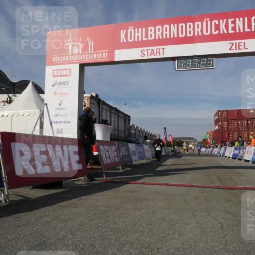 03.10.2025 - Köhlbrandbrückenlauf Matties Gatica Varas http://msf.ph/oto/9171517 03.10.2025 10:37:25 Ziel 2606 meine-sportfotos.de