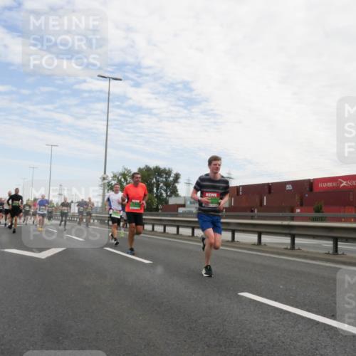 03.10.2025 - Köhlbrandbrückenlauf Matties Gatica Varas http://msf.ph/oto/9171518 03.10.2025 15:17:04 Position 3  meine-sportfotos.de