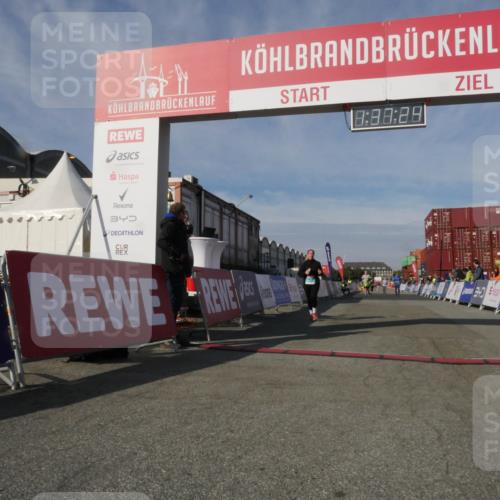 03.10.2025 - Köhlbrandbrückenlauf Matties Gatica Varas http://msf.ph/oto/9171519 03.10.2025 10:37:25 Ziel 2606 meine-sportfotos.de