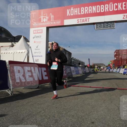03.10.2025 - Köhlbrandbrückenlauf Matties Gatica Varas http://msf.ph/oto/9171530 03.10.2025 10:37:28 Ziel 2153, 2487 meine-sportfotos.de