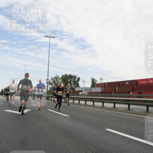 03.10.2025 - Köhlbrandbrückenlauf Matties Gatica Varas http://msf.ph/oto/9171531 03.10.2025 15:17:07 Position 3  meine-sportfotos.de