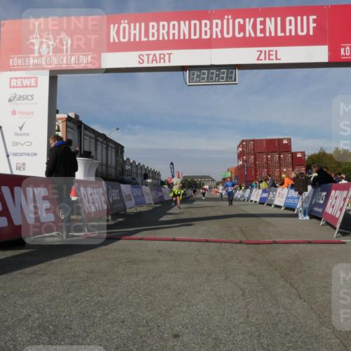 03.10.2025 - Köhlbrandbrückenlauf Matties Gatica Varas http://msf.ph/oto/9171535 03.10.2025 10:37:33 Ziel 2153, 2487, 3298 meine-sportfotos.de