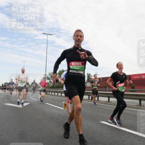 03.10.2025 - Köhlbrandbrückenlauf Matties Gatica Varas http://msf.ph/oto/9171537 03.10.2025 15:17:09 Position 3 168 meine-sportfotos.de