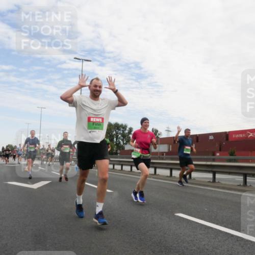 03.10.2025 - Köhlbrandbrückenlauf Matties Gatica Varas http://msf.ph/oto/9171543 03.10.2025 15:17:10 Position 3 8825 meine-sportfotos.de