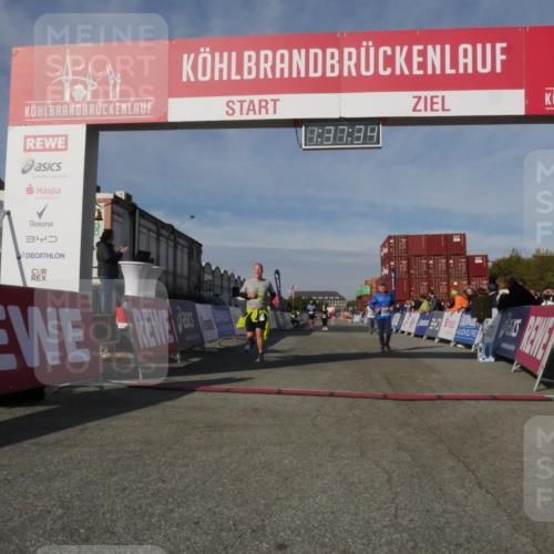 03.10.2025 - Köhlbrandbrückenlauf Matties Gatica Varas http://msf.ph/oto/9171546 03.10.2025 10:37:36 Ziel 1958, 2153, 2238, 2487, 3298 meine-sportfotos.de