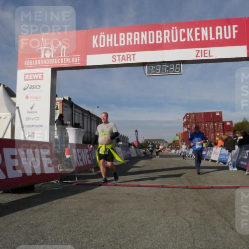 03.10.2025 - Köhlbrandbrückenlauf Matties Gatica Varas http://msf.ph/oto/9171553 03.10.2025 10:37:38 Ziel 1958, 2153, 2238, 2487, 3298 meine-sportfotos.de