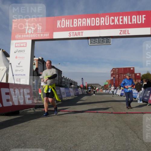 03.10.2025 - Köhlbrandbrückenlauf Matties Gatica Varas http://msf.ph/oto/9171558 03.10.2025 10:37:39 Ziel 1958, 2238, 2487, 3298 meine-sportfotos.de