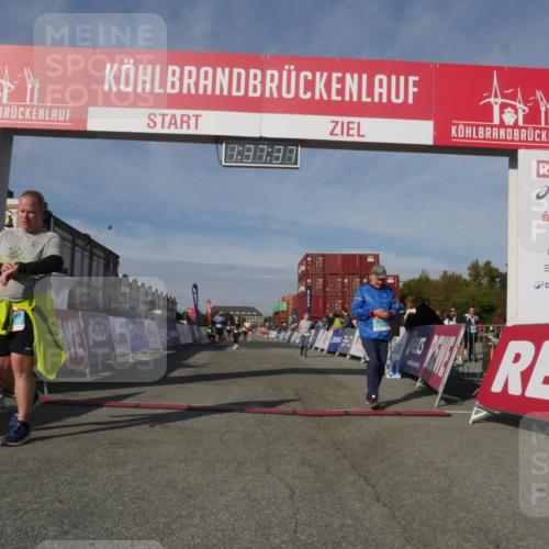 03.10.2025 - Köhlbrandbrückenlauf Matties Gatica Varas http://msf.ph/oto/9171560 03.10.2025 10:37:39 Ziel 1958, 2238, 2487, 3298 meine-sportfotos.de