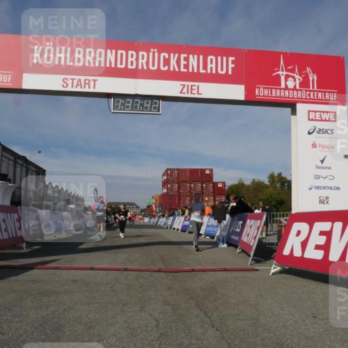 03.10.2025 - Köhlbrandbrückenlauf Matties Gatica Varas http://msf.ph/oto/9171565 03.10.2025 10:37:44 Ziel 1958, 2238, 2390, 3298 meine-sportfotos.de
