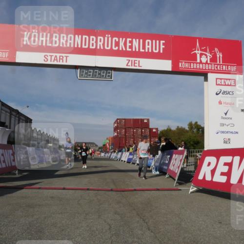 03.10.2025 - Köhlbrandbrückenlauf Matties Gatica Varas http://msf.ph/oto/9171567 03.10.2025 10:37:44 Ziel 1958, 2238, 2390, 3298 meine-sportfotos.de
