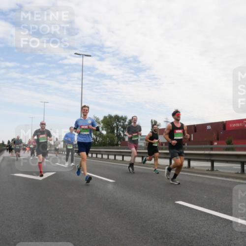 03.10.2025 - Köhlbrandbrückenlauf Matties Gatica Varas http://msf.ph/oto/9171568 03.10.2025 15:17:16 Position 3 24 meine-sportfotos.de