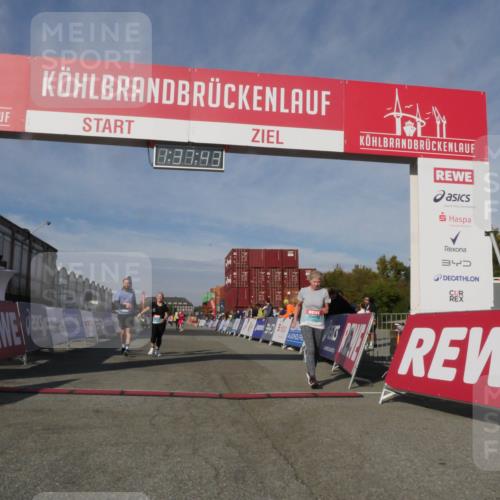 03.10.2025 - Köhlbrandbrückenlauf Matties Gatica Varas http://msf.ph/oto/9171571 03.10.2025 10:37:45 Ziel 1958, 2238, 2390, 3298 meine-sportfotos.de