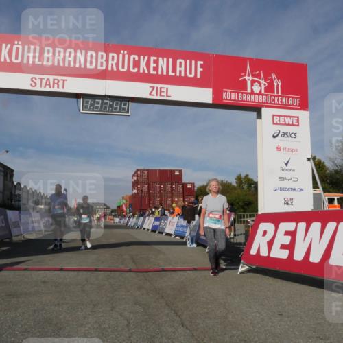 03.10.2025 - Köhlbrandbrückenlauf Matties Gatica Varas http://msf.ph/oto/9171575 03.10.2025 10:37:46 Ziel 1958, 1988, 2238, 2390 meine-sportfotos.de