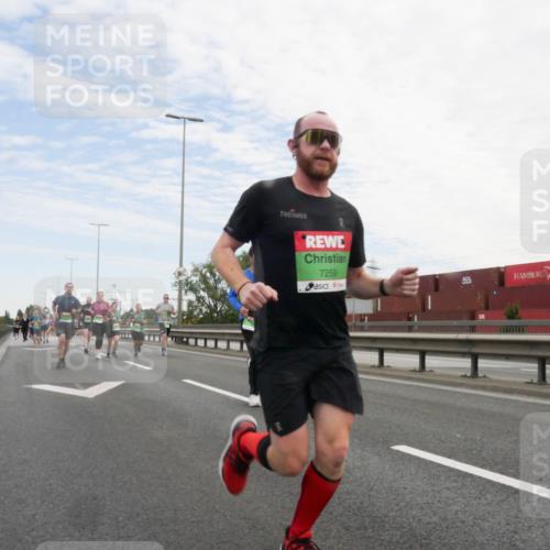 03.10.2025 - Köhlbrandbrückenlauf Matties Gatica Varas http://msf.ph/oto/9171576 03.10.2025 15:17:18 Position 3 7259 meine-sportfotos.de