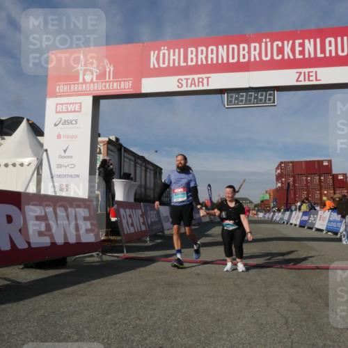 03.10.2025 - Köhlbrandbrückenlauf Matties Gatica Varas http://msf.ph/oto/9171581 03.10.2025 10:37:48 Ziel 1988, 2390 meine-sportfotos.de