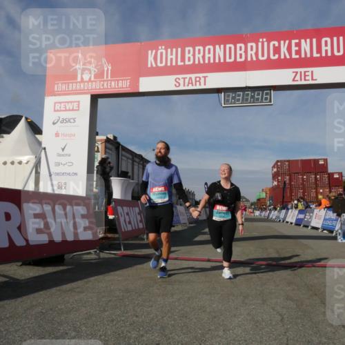 03.10.2025 - Köhlbrandbrückenlauf Matties Gatica Varas http://msf.ph/oto/9171584 03.10.2025 10:37:48 Ziel 1988, 2390 meine-sportfotos.de