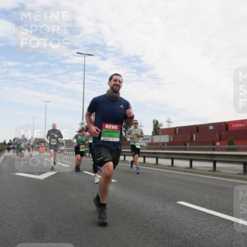 03.10.2025 - Köhlbrandbrückenlauf Matties Gatica Varas http://msf.ph/oto/9171588 03.10.2025 15:17:21 Position 3 7513 meine-sportfotos.de