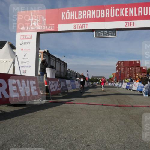 03.10.2025 - Köhlbrandbrückenlauf Matties Gatica Varas http://msf.ph/oto/9171591 03.10.2025 10:37:53 Ziel 1988, 2390, 2505 meine-sportfotos.de